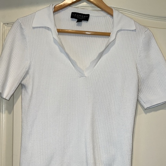 White Cropped V-Neck Feminine Collared Top - Picture 2 of 6